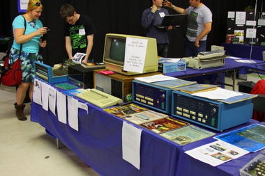 復(fù)古風(fēng)潮席卷美國計(jì)算機(jī)展，老款蘋果產(chǎn)品與新式維修服務(wù)同臺(tái)受捧