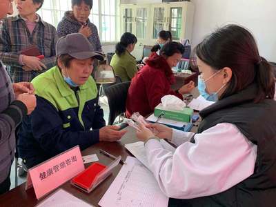槐蔭區(qū)玉清湖社區(qū)衛(wèi)生服務中心下村開展聯(lián)合國糖尿病日健康咨詢